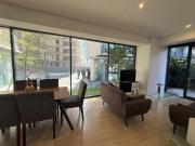 Planta baja, Zentral frente a Puerta de hierro