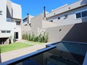 Planta moderna e amplo jardim com piscina!