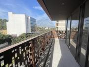 Plateau bureau traversant avec balcon