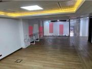 Plateau de bureau premium en RDC de 450 m de surface a...