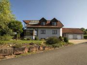 Platz für die ganze Familie mit Pool!