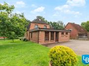 Platz für Generationen – Zweifamilienhaus mit großem Garten