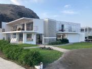 Playa Totoritas Malecón Vendo linda casa frente al mar....