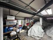 Plaza de aparcamiento con amplio espacio de almacenamiento