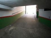 Plaza de garaje económica para coche pequeño