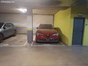 Plaza de garaje para coche grande