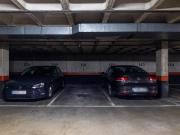 Plaza de garaje para coche grande