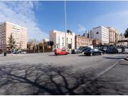 Plaza de garaje para coche grande