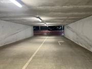 Plaza de garaje para coche grande