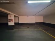 Plaza de garaje para coche mediano