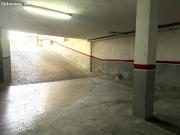 Plaza de parking en Paseo Miramar, frente a la Volkswagen