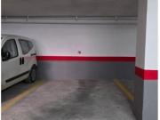 Plaza de parking para coche mediano