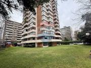 PLAZA LAS LILAS, MUY AMPLIO