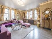 Pleasant 3 bedroom flat close by to ESCP school