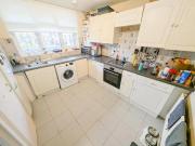 Pleasant 3 bedroom flat close by to Golders Green