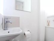 Pleasant double bedroom in Bow Has a Room