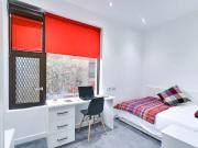 Pleasant double ensuite bedroom in a residence, near the...