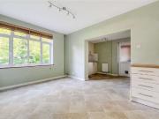 Please note: 6 month maximum tenancy* Five bedroom...