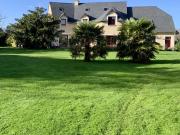 Pleurtuit. Propriété de 323 m2 terrain arboré de 8 480 m2 do