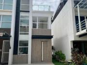 PN55575 Townhouse Rent Capitol Hills QC!