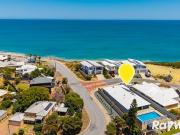 Poolside Entertainer in Prime Coastal Location