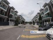 Poolvilla 3 Storey Superlink Near Cy