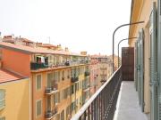 Port de Nice à rénover Dernier étage avec terrasse