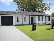 Port Macquarie Home: 3BR, Outdoor Area, Ducted HVAC,...