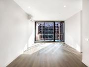 Port Melbourne Apartment With Stunning City Views