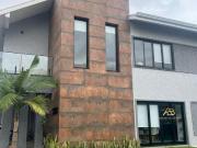 PORTEIRA FECHADA com tudo dentro