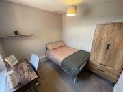 Portland Street Bed, Bath Bills Inclusive, LN5