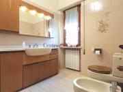 Porzione di bifamiliare, con giardino e garage