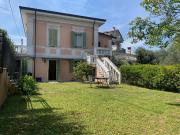 Porzione di casa in vendita a Avenza Carrara in Buono...