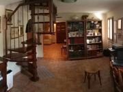 Porzione di casa in vendita a Carrara