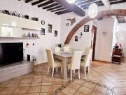 Porzione di casa in vendita a Carrara in Ottimo composto...
