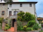 Porzione di casale in vendita vicino a Lucca, con...