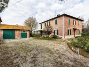 Porzione di villa in vendita a Imola