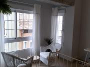 Postiguet Room Very large sunny room with big bay...