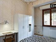 Posto letto in affitto in appartamento con 6 camere da...