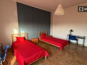 Stanza in appartamento condiviso con 4 camere da letto...