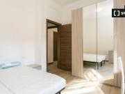 Posto letto in appartamento con 3 camere da letto a...