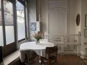 Chambre spacieuse dans bel espace arty