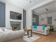 £pppw Clayton Park Square, Jesmond, 7 Bedroom Town