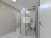 Prédio com 2.600m² de área, 35 vagas de garagem, no...