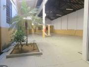 Prédio com galpão, 2 lajes corridas e 2 lojas