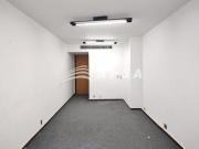 Próximo a estação do metrô, vlt, comércios variados,...