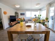 Prächtige 3,5 Zimmer Wohnung in Remaufens mit einem...