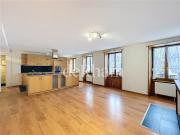 Prächtige 5 Zimmer Wohnung mit privatem Garten