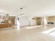 Prächtige Maisonette Wohnung in Colombier Selten zu...