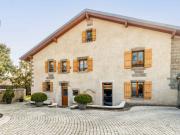 Prächtiges Gebäude mit Schwimmbad